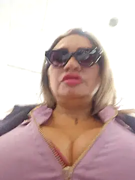 Snapshot of Afroditecash chatting on March 10, 2026, 3:17 pm Afroditecash online show from March 10, 2026, 3:17 pm