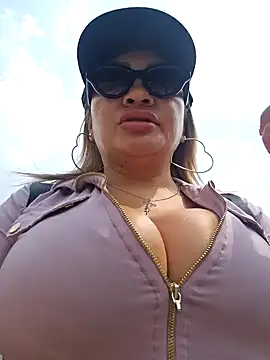 Snapshot of Afroditecash chatting on March 25, 2026, 6:36 pm Afroditecash online show from March 25, 2026, 6:36 pm