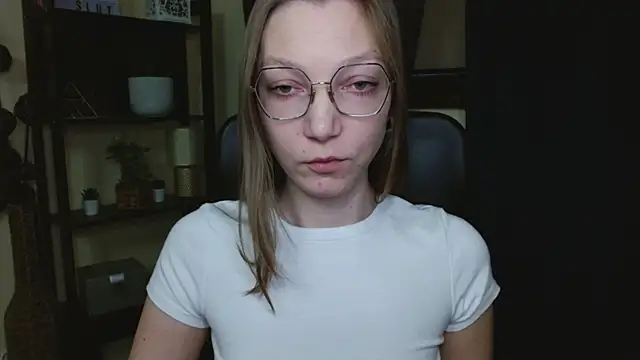 EmillyPlay online show from February 13, 2026, 6:42 am