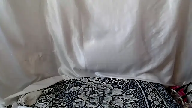 Burberrry  online show from February 8, 2025, 10:07 am