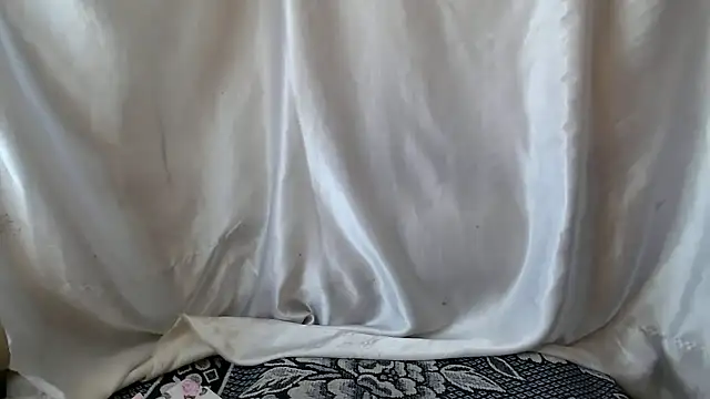 Burberrry  online show from March 8, 2025, 12:52 pm