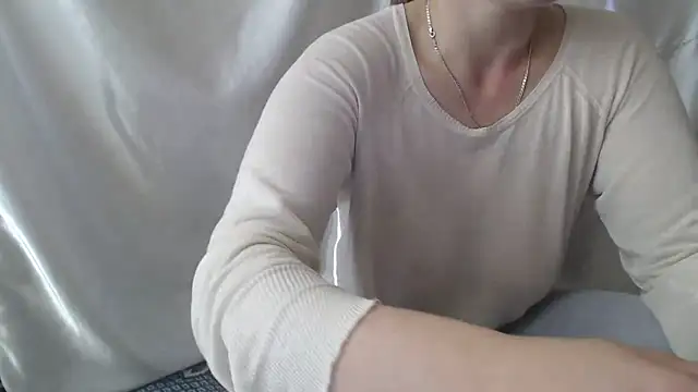 Burberrry  online show from May 6, 2026, 4:01 pm