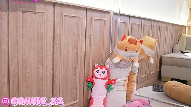 Sonnie  online show from December 20, 2024, 11:43 am