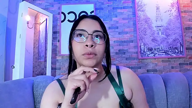 Snapshot of miah_b chatting on February 19, 2025, 7:50 am miah b online show from February 19, 2025, 7:50 am
