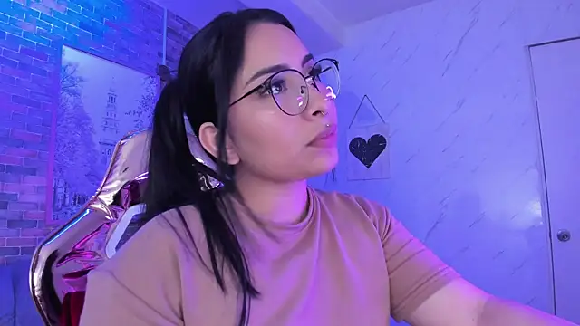 Snapshot of miah_b chatting on March 19, 2025, 4:47 am miah b online show from March 19, 2025, 4:47 am