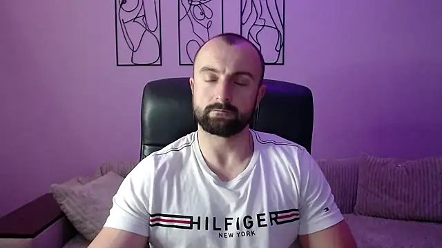 brindlefly6969 online show from November 3, 2025, 11:44 am