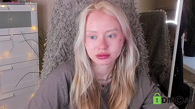 Snapshot of MalenaErnman chatting on October 14, 2025, 10:38 am MalenaErnman online show from October 14, 2025, 10:38 am