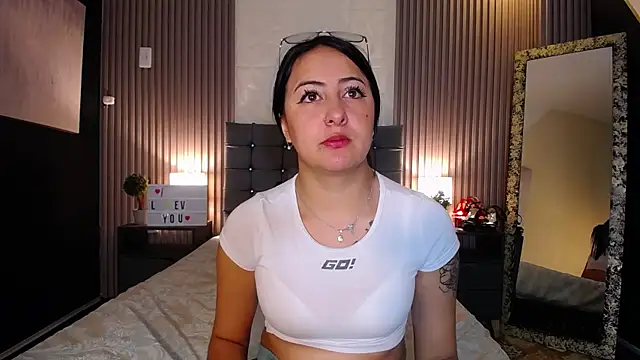 Snapshot of isabella_smith_ chatting on December 10, 2024, 1:55 pm isabella smith  online show from December 10, 2024, 1:55 pm