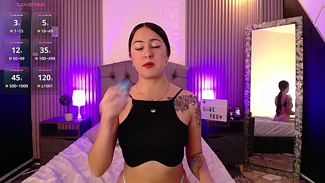 Snapshot of isabella_smith_ chatting on December 30, 2024, 1:47 pm isabella smith  online show from December 30, 2024, 1:47 pm