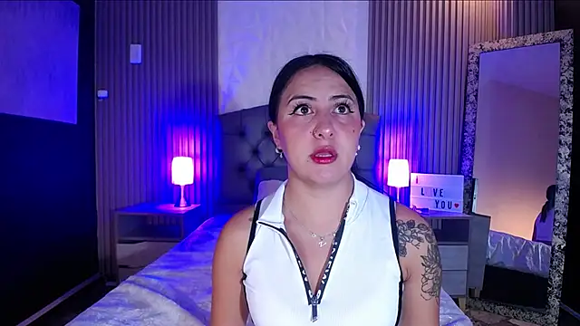 Snapshot of isabella_smith_ chatting on January 9, 2025, 1:13 pm isabella smith  online show from January 9, 2025, 1:13 pm