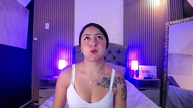 Snapshot of isabella_smith_ chatting on January 21, 2025, 1:22 pm isabella smith  online show from January 21, 2025, 1:22 pm