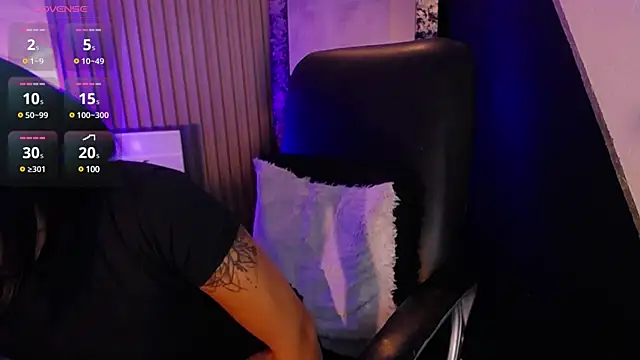 Snapshot of isabella_smith_ chatting on January 24, 2025, 5:00 pm isabella smith  online show from January 24, 2025, 5:00 pm