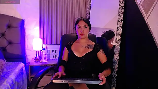 Snapshot of isabella_smith_ chatting on January 30, 2025, 12:59 pm isabella smith  online show from January 30, 2025, 12:59 pm