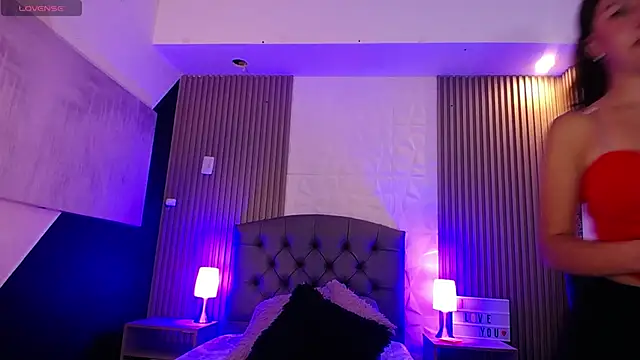 Snapshot of isabella_smith_ chatting on February 4, 2025, 1:06 pm isabella smith  online show from February 4, 2025, 1:06 pm