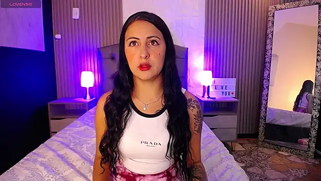 Snapshot of isabella_smith_ chatting on February 6, 2025, 1:21 pm isabella smith  online show from February 6, 2025, 1:21 pm