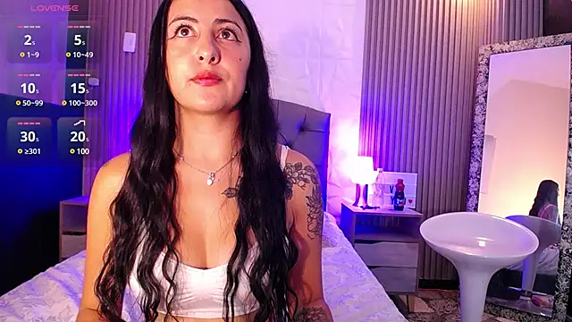 Snapshot of isabella_smith_ chatting on February 6, 2025, 4:25 pm isabella smith  online show from February 6, 2025, 4:25 pm