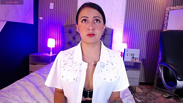 Snapshot of isabella_smith_ chatting on February 8, 2025, 1:01 pm isabella smith  online show from February 8, 2025, 1:01 pm