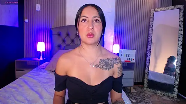 Snapshot of isabella_smith_ chatting on February 13, 2025, 1:15 pm isabella smith  online show from February 13, 2025, 1:15 pm