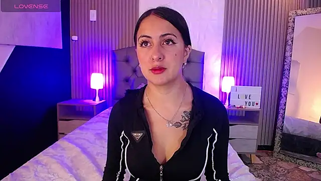 Snapshot of isabella_smith_ chatting on February 21, 2025, 1:22 pm isabella smith  online show from February 21, 2025, 1:22 pm