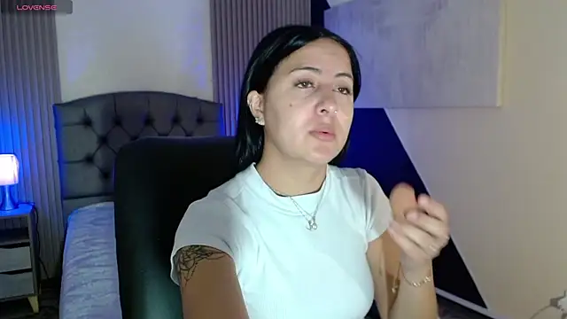 Snapshot of isabella_smith_ chatting on September 24, 2025, 7:50 pm isabella smith  online show from September 24, 2025, 7:50 pm