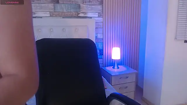 Snapshot of isabella_smith_ chatting on October 7, 2025, 4:59 pm isabella smith  online show from October 7, 2025, 4:59 pm