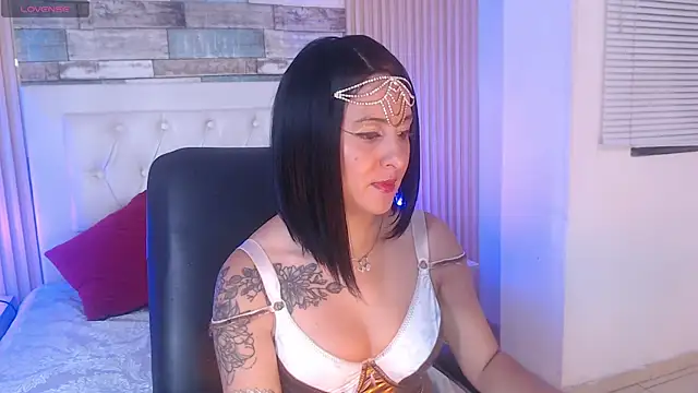 Snapshot of isabella_smith_ chatting on October 8, 2025, 5:43 pm isabella smith  online show from October 8, 2025, 5:43 pm