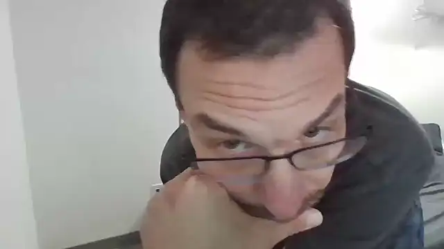 Iliketocooksquirt25 online show from January 18, 2025, 3:09 am