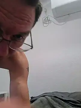 Iliketocooksquirt25 online show from December 4, 2025, 3:16 am