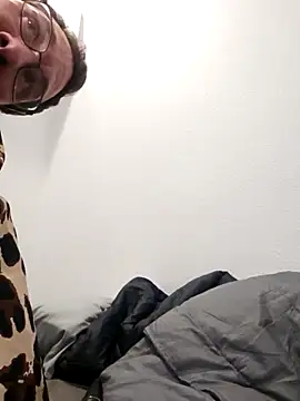 Iliketocooksquirt25 online show from April 29, 2026, 8:18 am