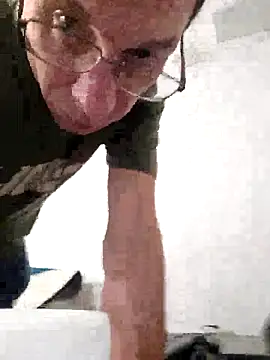 Iliketocooksquirt25 online show from May 1, 2026, 4:17 am