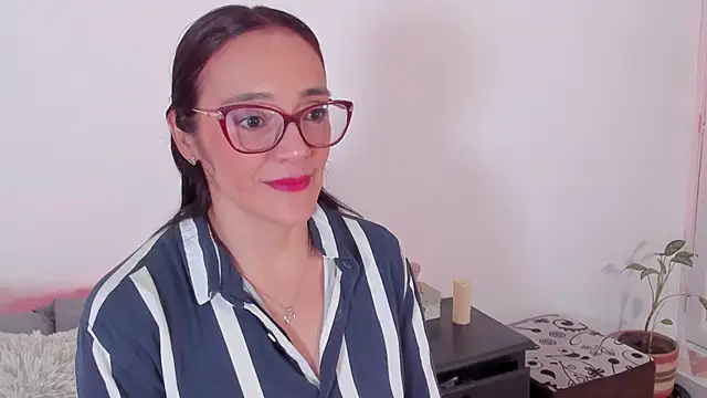 Jessica Herrera  online show from April 22, 2026, 10:00 pm