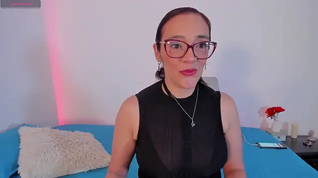 Jessica Herrera  online show from April 28, 2026, 9:53 pm