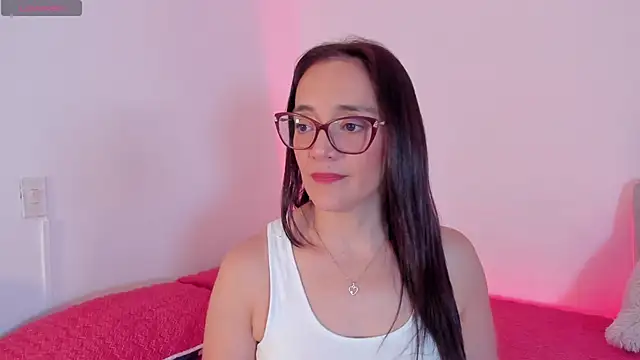 Jessica Herrera  online show from April 29, 2026, 10:05 pm