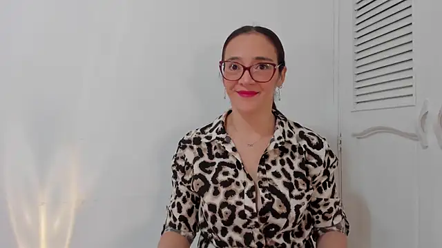 Jessica Herrera  online show from July 10, 2026, 1:14 pm