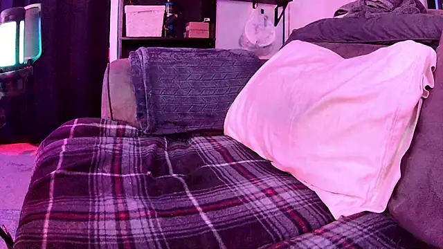 famousALYX online show from October 31, 2025, 7:09 am