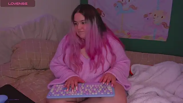 Snapshot of Freakcute_ chatting on February 26, 2025, 10:31 pm Freakcute  online show from February 26, 2025, 10:31 pm