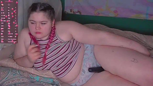 Snapshot of Freakcute_ chatting on March 17, 2025, 8:30 pm Freakcute  online show from March 17, 2025, 8:30 pm