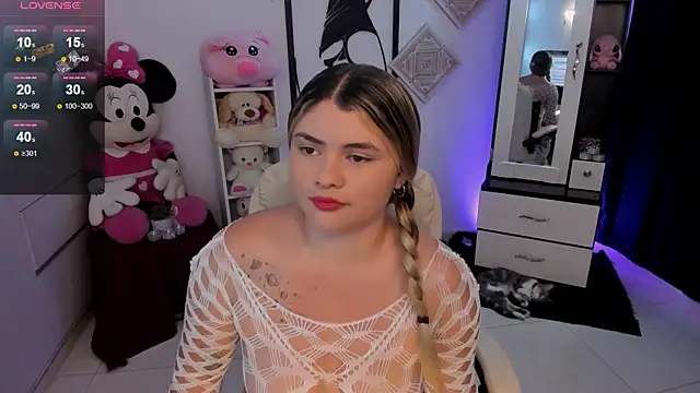Snapshot of chloejones__ chatting on February 6, 2025, 10:21 pm chloejones online show from February 6, 2025, 10:21 pm