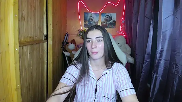 Fiery Brunette  online show from December 9, 2024, 9:17 am