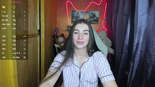 Fiery Brunette  online show from December 10, 2024, 4:13 am