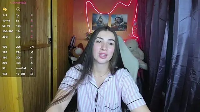 Fiery Brunette  online show from December 11, 2024, 2:22 pm