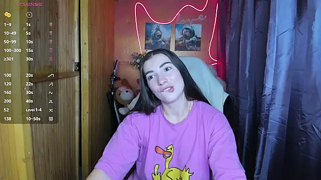 Fiery Brunette  online show from December 22, 2024, 4:39 am