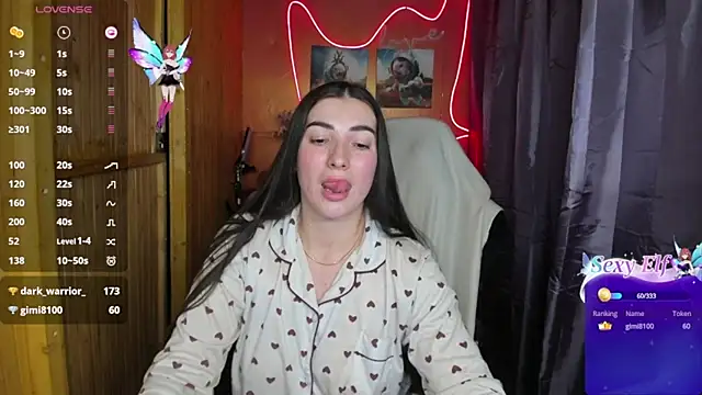 Fiery Brunette  online show from December 22, 2024, 9:31 pm