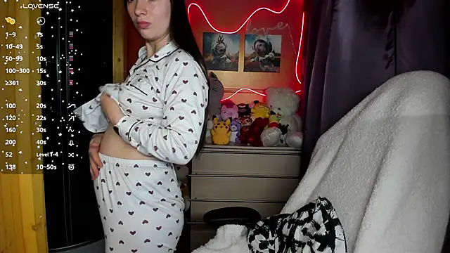 Fiery Brunette  online show from September 25, 2025, 3:32 am