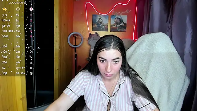 Fiery Brunette  online show from October 6, 2025, 12:13 pm