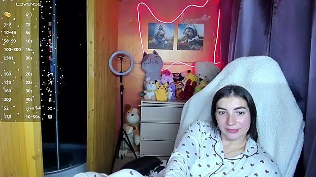 Fiery Brunette  online show from October 8, 2025, 5:54 pm