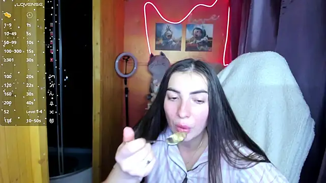 Fiery Brunette  online show from October 11, 2025, 8:57 am