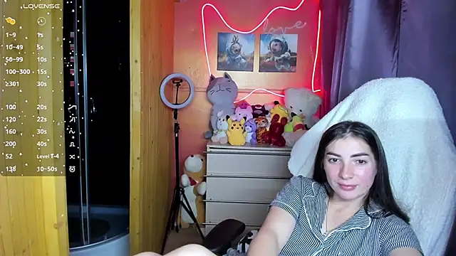 Fiery Brunette  online show from October 13, 2025, 5:57 pm