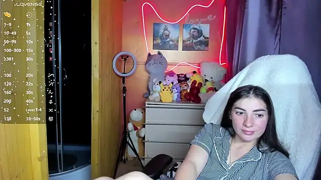 Fiery Brunette  online show from October 14, 2025, 8:37 am