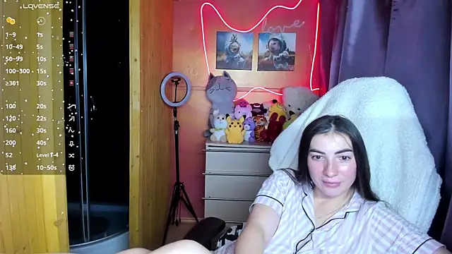 Fiery Brunette  online show from November 3, 2025, 4:19 pm